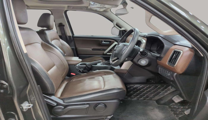 2024 Mahindra SCORPIO-N N Z8 S Petrol AT, Petrol, Automatic, 20,634 km, Right Side Front Door Cabin