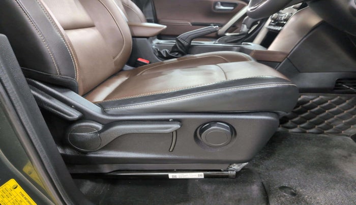 2024 Mahindra SCORPIO-N N Z8 S Petrol AT, Petrol, Automatic, 20,634 km, Driver Side Adjustment Panel