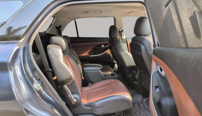 2022 Hyundai ALCAZAR PLATINUM(O) 6STR 1.5 AT, Diesel, Automatic, 78,426 km, Right Side Rear Door Cabin