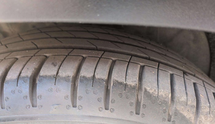 2022 Hyundai ALCAZAR PLATINUM(O) 6STR 1.5 AT, Diesel, Automatic, 78,426 km, Right Front Tyre Tread