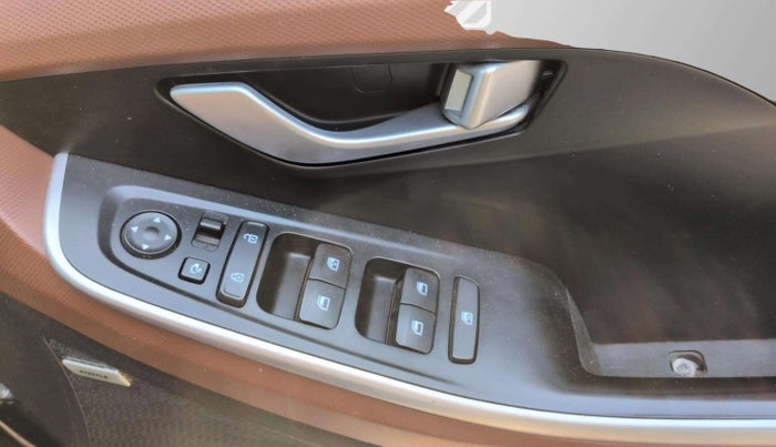 2022 Hyundai ALCAZAR PLATINUM(O) 6STR 1.5 AT, Diesel, Automatic, 78,426 km, Driver Side Door Panels Control