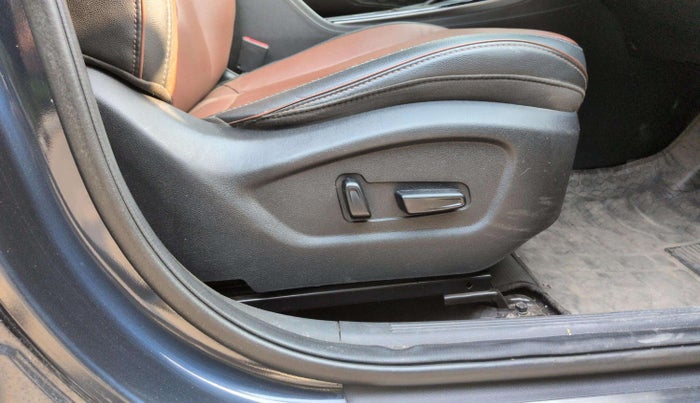 2022 Hyundai ALCAZAR PLATINUM(O) 6STR 1.5 AT, Diesel, Automatic, 78,426 km, Driver Side Adjustment Panel