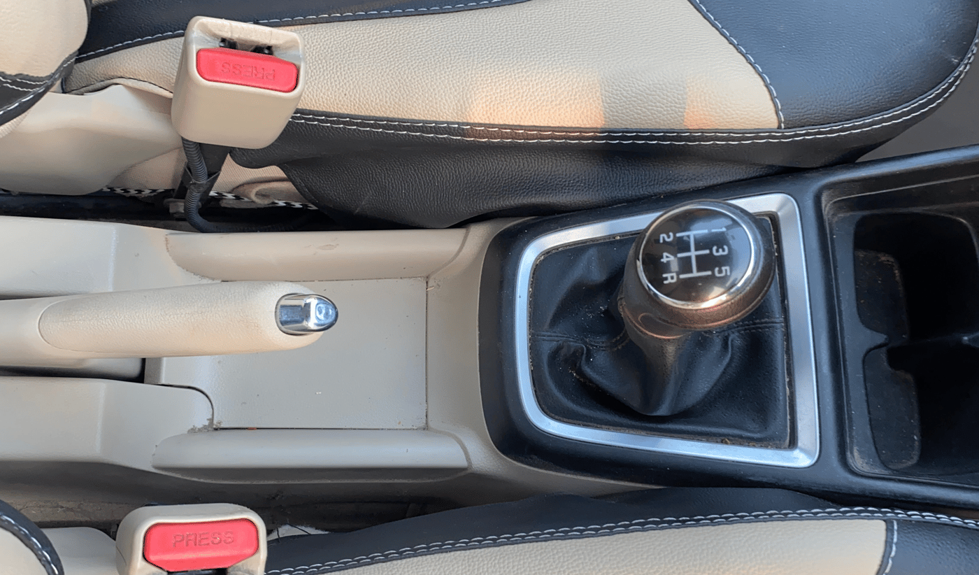 2019 Maruti Dzire VXI, Petrol, Manual, 85,316 km, Gear Lever