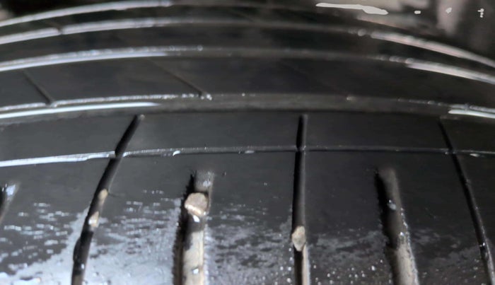 2019 Jeep Compass LIMITED PLUS PETROL AT, Petrol, Automatic, 81,091 km, Right Front Tyre Tread