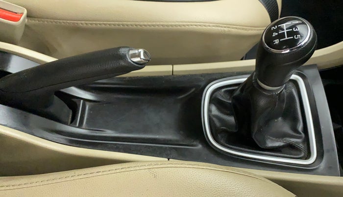 2016 Maruti Ciaz VDI+ SHVS, Diesel, Manual, 1,06,307 km, Gear Lever
