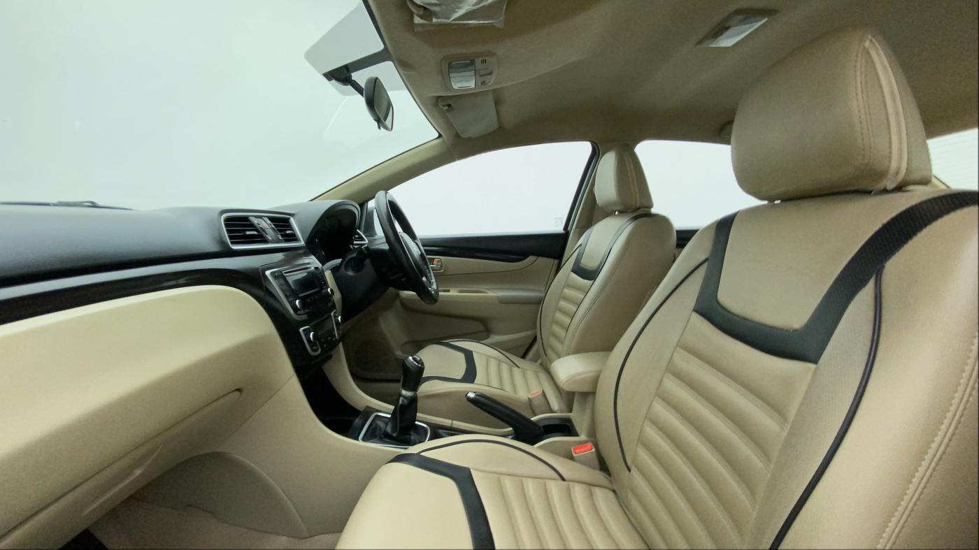 2016 Maruti Ciaz VDI+ SHVS, Diesel, Manual, 1,06,307 km, Right Side Front Door Cabin