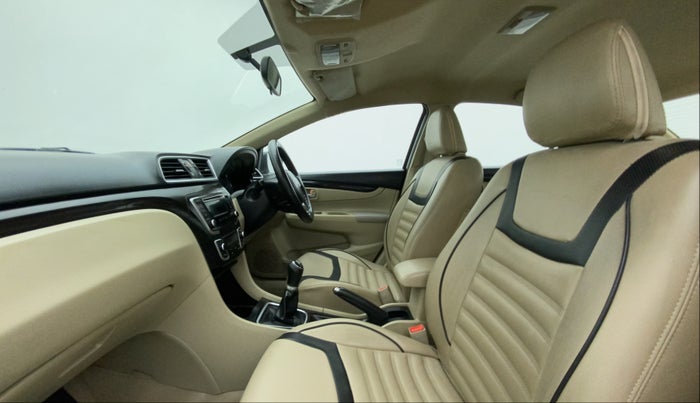 2016 Maruti Ciaz VDI+ SHVS, Diesel, Manual, 1,06,307 km, Right Side Front Door Cabin