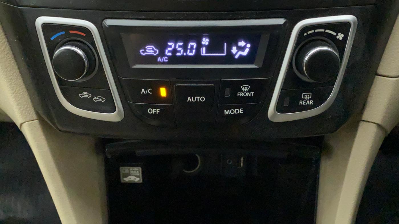 2016 Maruti Ciaz VDI+ SHVS, Diesel, Manual, 1,06,307 km, Automatic Climate Control