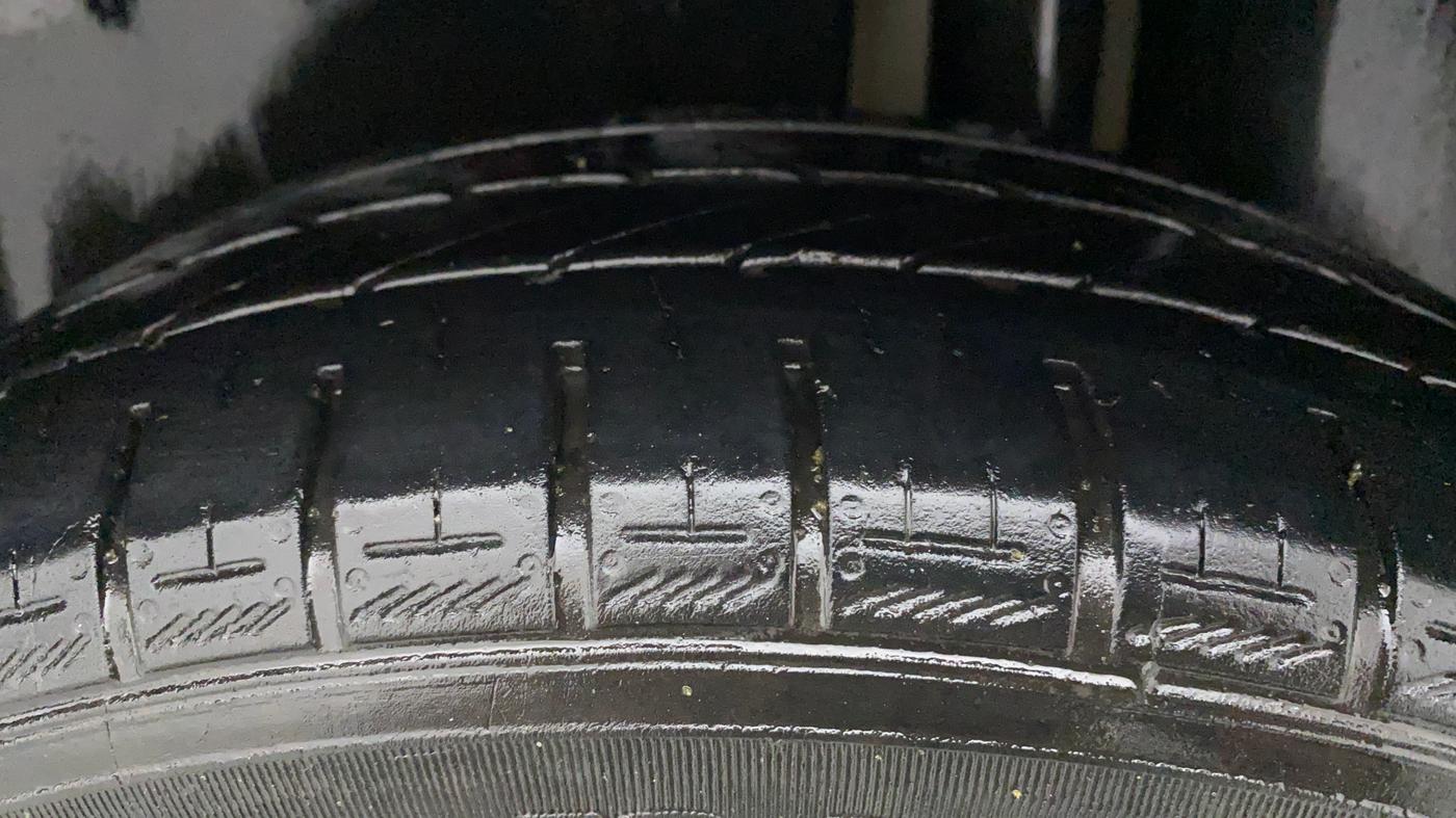 2016 Maruti Ciaz VDI+ SHVS, Diesel, Manual, 1,06,307 km, Left Rear Tyre Tread
