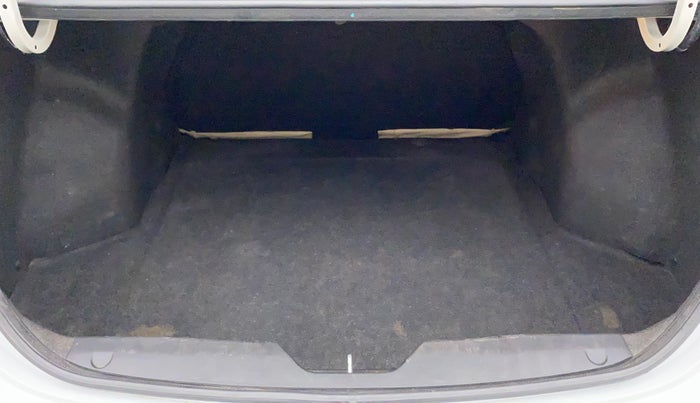 2016 Maruti Ciaz VDI+ SHVS, Diesel, Manual, 1,06,307 km, Boot Inside