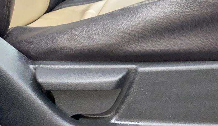 2014 Hyundai Eon SPORTZ, Petrol, Manual, 45,678 km, Driver Side Adjustment Panel