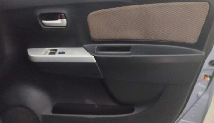 2015 Maruti Wagon R 1.0 LXI, Petrol, Manual, 64,833 km, Driver Side Door Panels Control