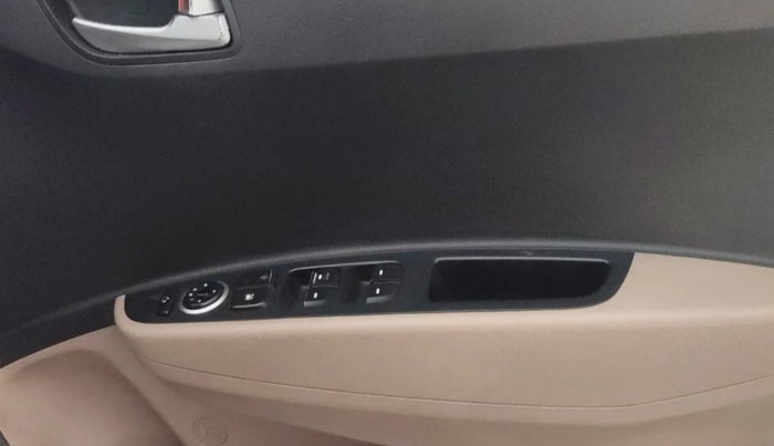 2013 Hyundai Grand i10 SPORTZ AT 1.2 KAPPA VTVT, Petrol, Automatic, 74,592 km, Driver Side Door Panels Control