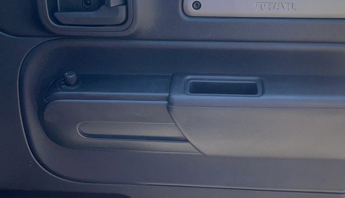 2021 Mahindra Thar LX PETROL HT 4WD AT, Petrol, Automatic, 53,661 km, Driver Side Door Panels Control