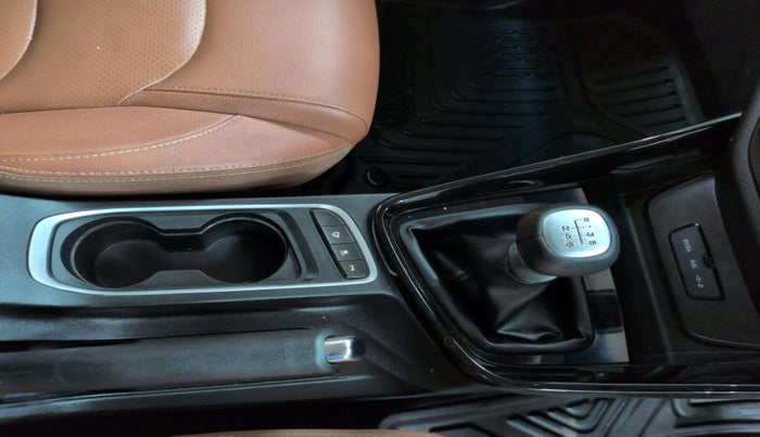 2020 MG HECTOR PLUS SHARP 2.0 DIESEL TURBO MT 6-STR, Diesel, Manual, 59,697 km, Gear Lever