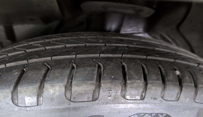 2020 MG HECTOR PLUS SHARP 2.0 DIESEL TURBO MT 6-STR, Diesel, Manual, 59,697 km, Right Front Tyre Tread