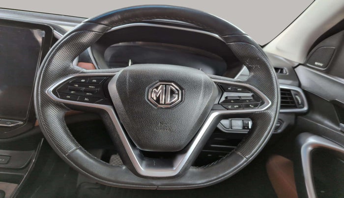 2020 MG HECTOR PLUS SHARP 2.0 DIESEL TURBO MT 6-STR, Diesel, Manual, 59,697 km, Steering Wheel Close Up