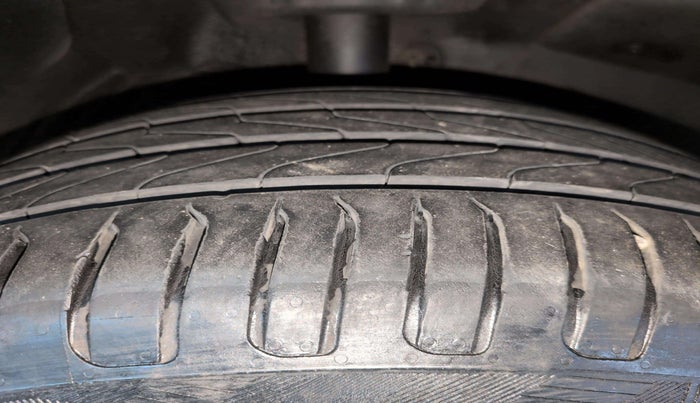 2020 MG HECTOR PLUS SHARP 2.0 DIESEL TURBO MT 6-STR, Diesel, Manual, 59,697 km, Right Rear Tyre Tread