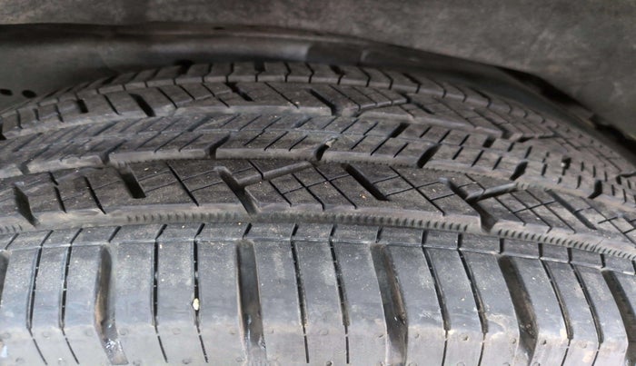 2018 Ford Endeavour TITANIUM 2.2 4X2 AT, Diesel, Automatic, 63,025 km, Right Rear Tyre Tread