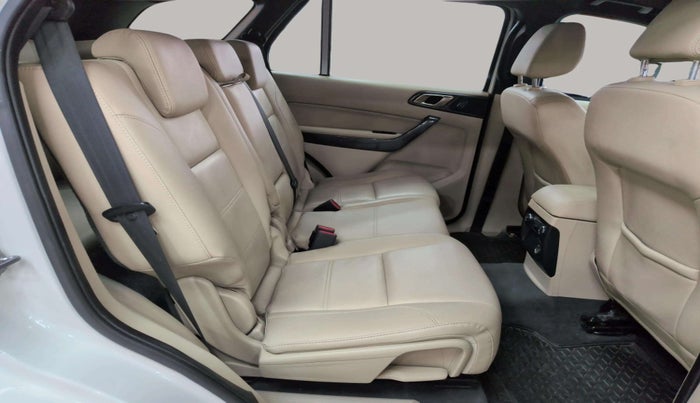 2018 Ford Endeavour TITANIUM 2.2 4X2 AT, Diesel, Automatic, 63,025 km, Right Side Rear Door Cabin