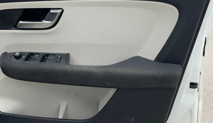 2022 Tata ALTROZ XZ PETROL, Petrol, Manual, 32,969 km, Driver Side Door Panels Control