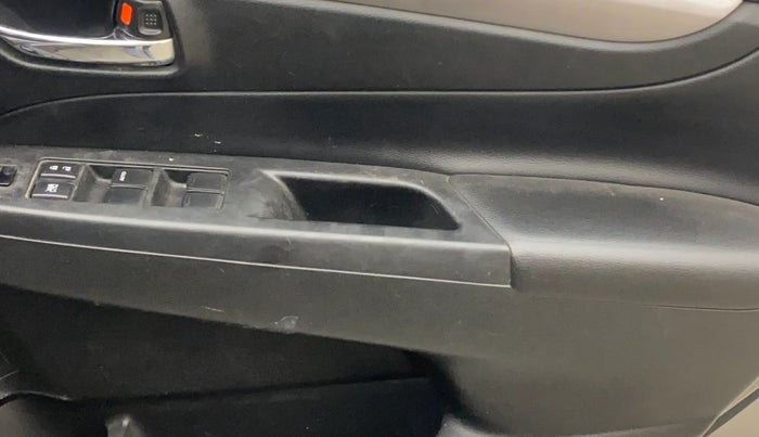 2018 Maruti Ciaz S 1.4 MT PETROL, Petrol, Manual, 1,31,896 km, Driver Side Door Panels Control