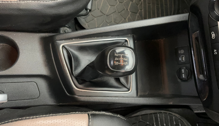 2019 Hyundai Elite i20 MAGNA PLUS 1.2, Petrol, Manual, 61,702 km, Gear Lever