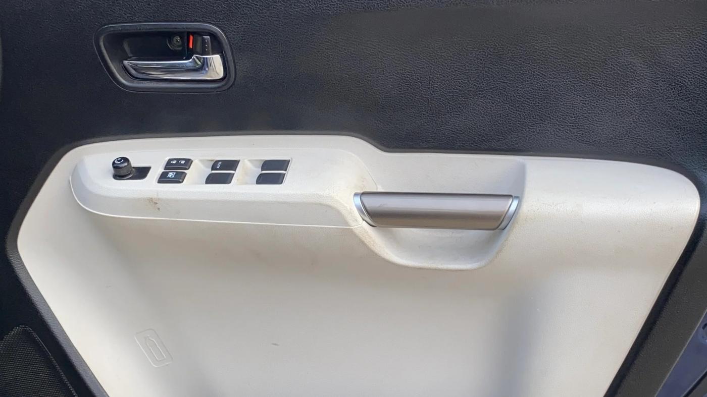 2018 Maruti IGNIS DELTA 1.2 AMT, Petrol, Automatic, 29,038 km, Driver Side Door Panels Control