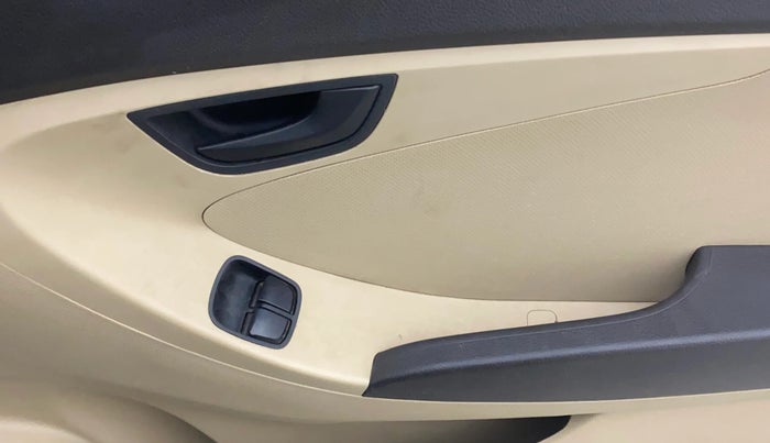 2018 Hyundai Eon MAGNA +, Petrol, Manual, 1,09,456 km, Driver Side Door Panels Control