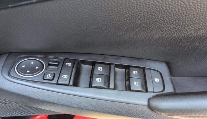 2022 KIA SELTOS GTX PLUS AT 1.5 DIESEL, Diesel, Automatic, 47,335 km, Driver Side Door Panels Control