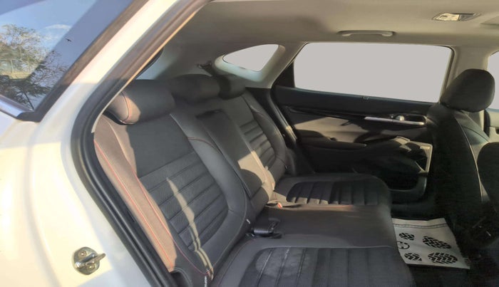 2022 KIA SELTOS GTX PLUS AT 1.5 DIESEL, Diesel, Automatic, 47,335 km, Right Side Rear Door Cabin