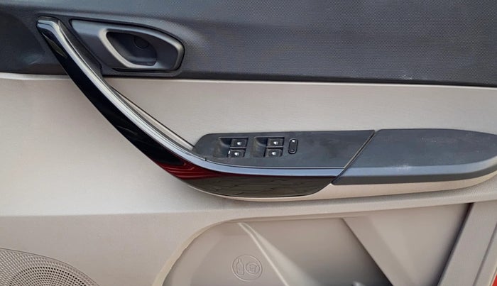 2016 Tata Tiago XT PETROL, Petrol, Manual, 82,724 km, Driver Side Door Panels Control