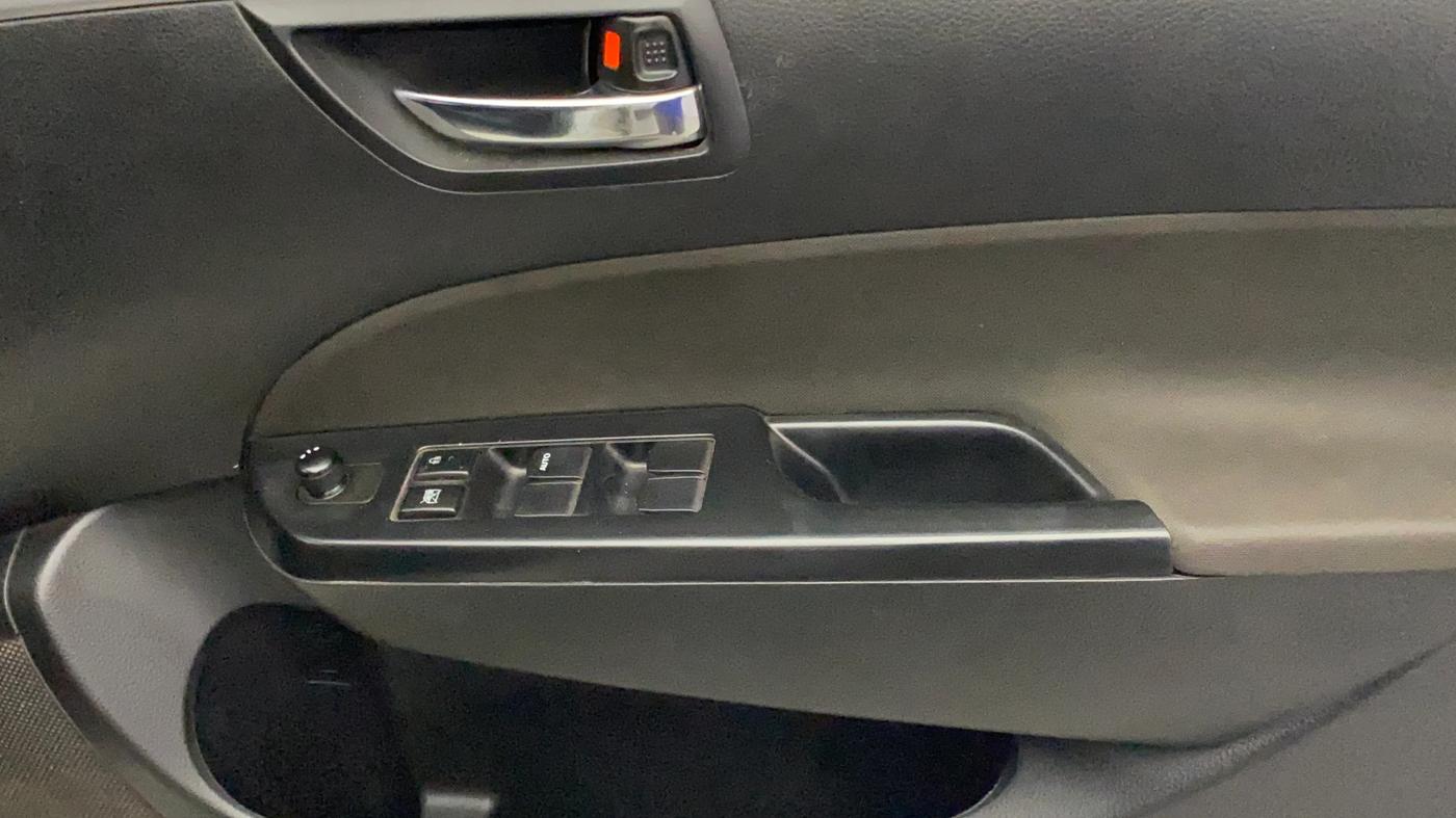 2014 Maruti Swift VXI, Petrol, Manual, 37,134 km, Driver Side Door Panels Control