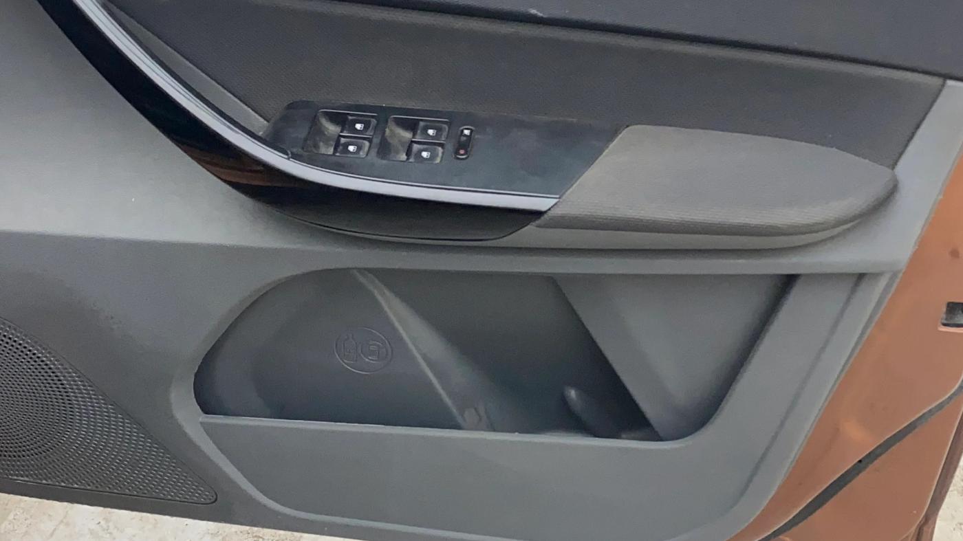 2017 Tata TIGOR XZ (O) PETROL, Petrol, Manual, 1,34,483 km, Driver Side Door Panels Control