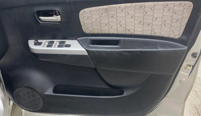 2014 Maruti Wagon R 1.0 VXI, Petrol, Manual, 1,15,085 km, Driver Side Door Panels Control