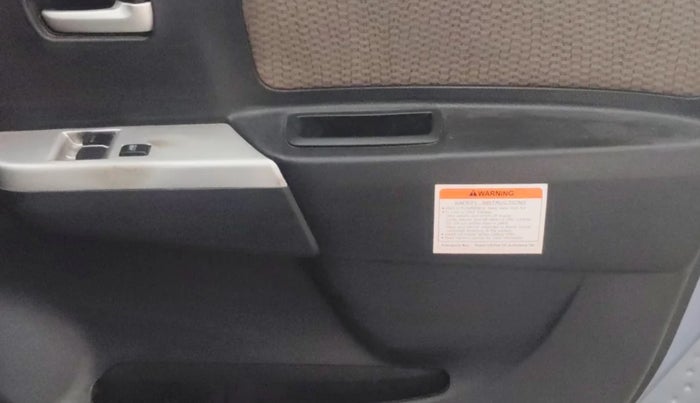 2015 Maruti Wagon R 1.0 LXI CNG, CNG, Manual, 82,833 km, Driver Side Door Panels Control