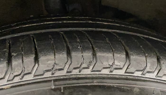 2018 Maruti Baleno ZETA PETROL 1.2, Petrol, Manual, 69,375 km, Right Front Tyre Tread