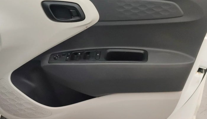 2022 Hyundai AURA S 1.2 CNG, CNG, Manual, 32,964 km, Driver Side Door Panels Control