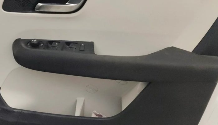 2022 Tata ALTROZ XZ PLUS PETROL, Petrol, Manual, 22,527 km, Driver Side Door Panels Control