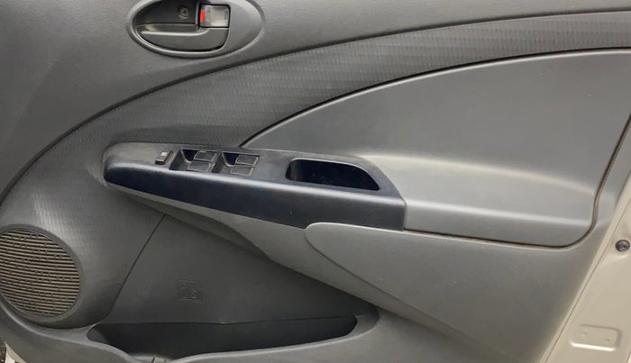 2013 Toyota Etios G, Petrol, Manual, 1,29,814 km, Driver Side Door Panels Control
