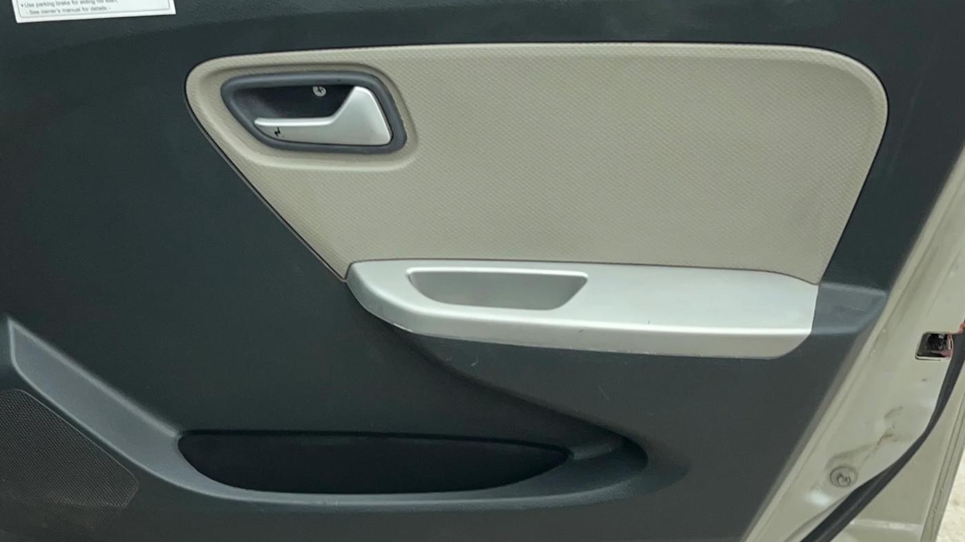 2015 Maruti Alto K10 VXI AMT, Petrol, Automatic, 31,358 km, Driver Side Door Panels Control