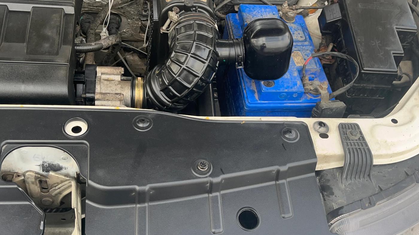 2018 Mahindra KUV 100 NXT K4+ P 6 STR, Petrol, Manual, 53,274 km, Engine View - Left