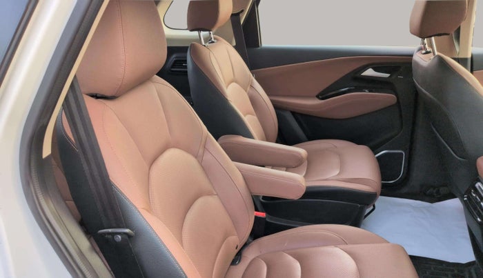 2023 MG HECTOR PLUS SHARP PRO 1.5 PETROL TURBO CVT 6 STR, Petrol, Automatic, 21,069 km, Right Side Rear Door Cabin