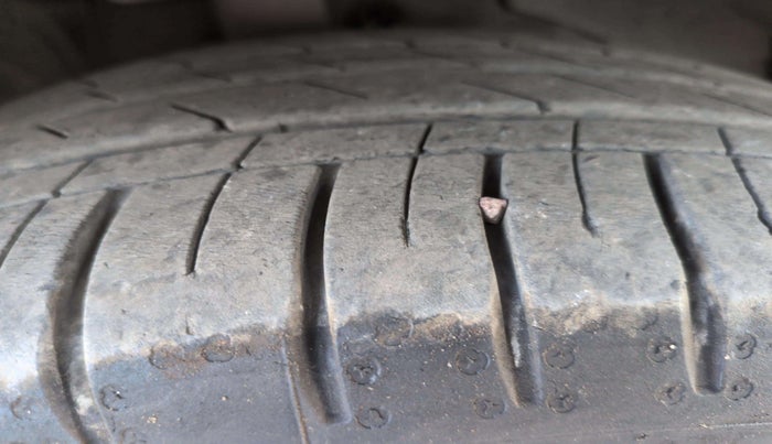 2023 MG HECTOR PLUS SHARP PRO 1.5 PETROL TURBO CVT 6 STR, Petrol, Automatic, 21,069 km, Right Front Tyre Tread