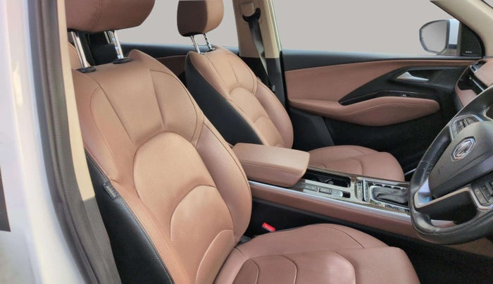 2023 MG HECTOR PLUS SHARP PRO 1.5 PETROL TURBO CVT 6 STR, Petrol, Automatic, 21,069 km, Right Side Front Door Cabin