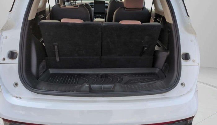 2023 MG HECTOR PLUS SHARP PRO 1.5 PETROL TURBO CVT 6 STR, Petrol, Automatic, 21,069 km, Boot Inside