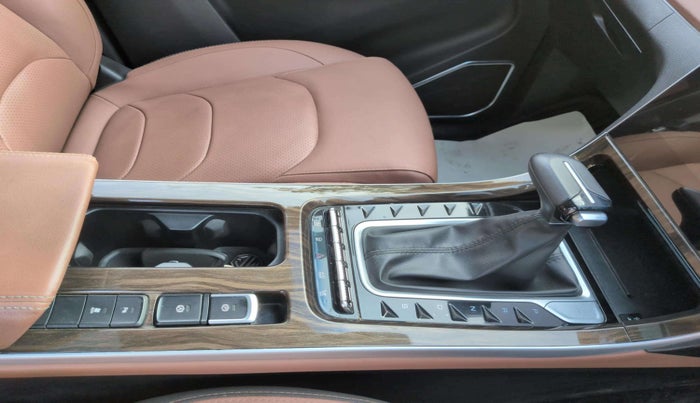 2023 MG HECTOR PLUS SHARP PRO 1.5 PETROL TURBO CVT 6 STR, Petrol, Automatic, 21,069 km, Gear Lever