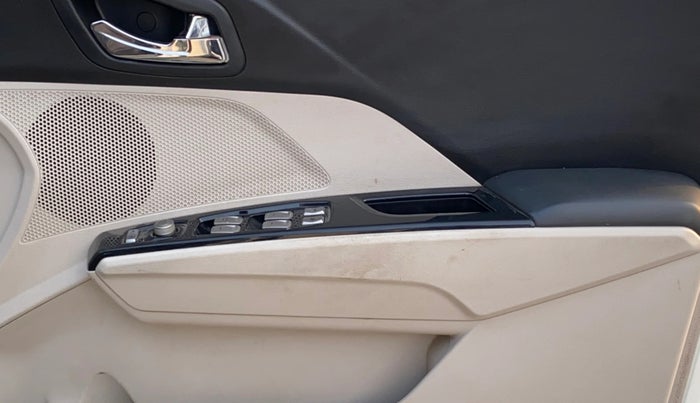 2020 Mahindra XUV300 W8 1.5 DIESEL, Diesel, Manual, 79,449 km, Driver Side Door Panels Control