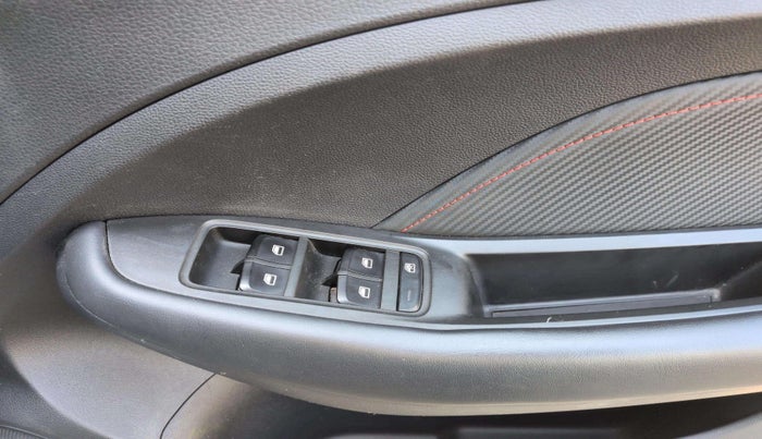 2022 MG ZS EV EXCLUSIVE, Electric, Automatic, 44,160 km, Driver Side Door Panels Control