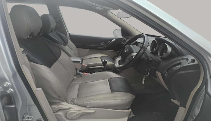 2017 Mahindra XUV500 W6 1.99, Diesel, Manual, 63,774 km, Right Side Front Door Cabin